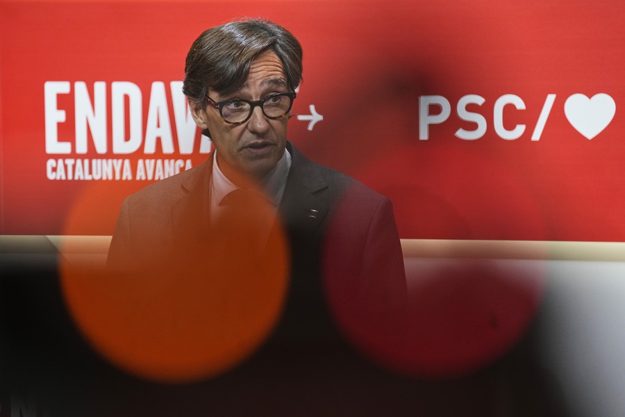 Salvador Illa descarta ir a Bruselas a hablar con Puigdemont y fija la Constitución como límite