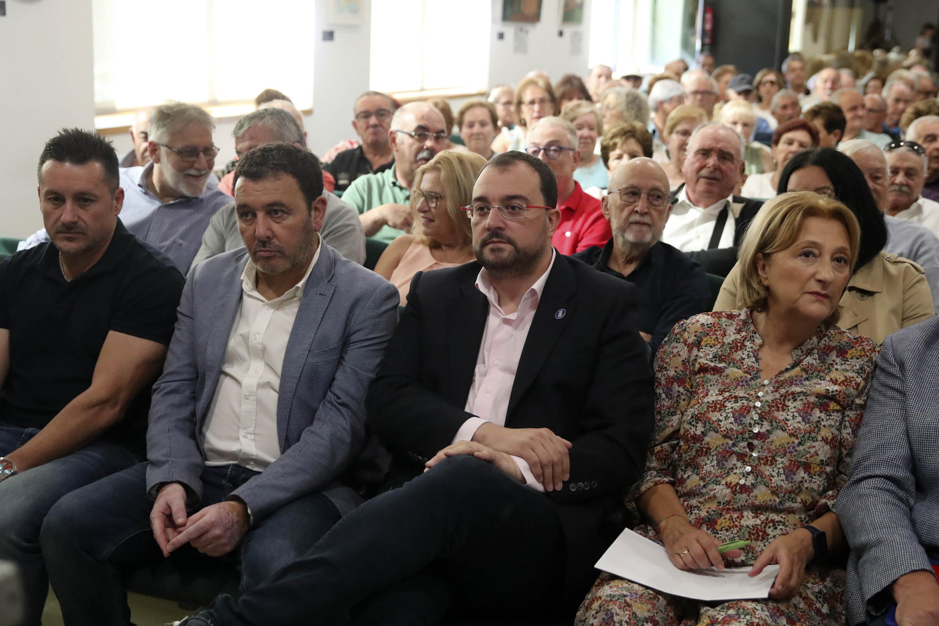 Barbón afea a los dirigentes del PP que sólo viajen a Asturias para insultarle