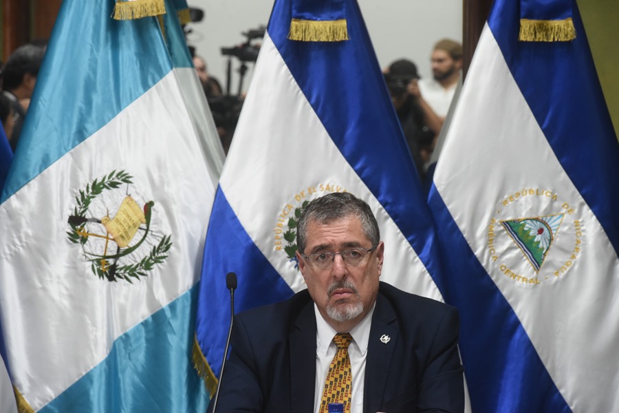 El presidente electo de Guatemala dice que Giammattei “insulta” al pueblo con su silencio