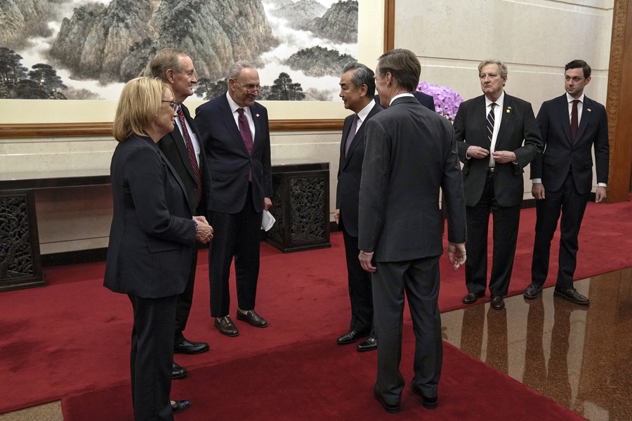 Senadores de EEUU se reúnen con el ministro chino de Asuntos Exteriores