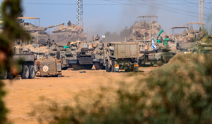 Soldados israelíes preparan la ofensiva terrestre en un lugar no revelado cerca de la frontera con Gaza