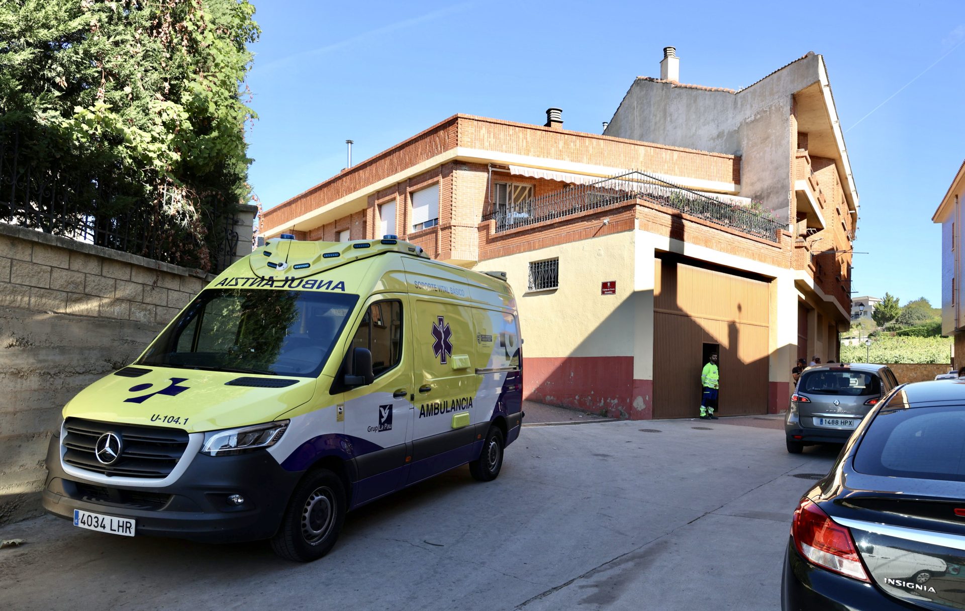 Dos personas han fallecido y otra ha resultado herida y evacuada a un hospital de Logroño en un accidente laboral ocurrido este domingo en una bodega de elaboración de vino de la localidad alavesa de Lanciego.