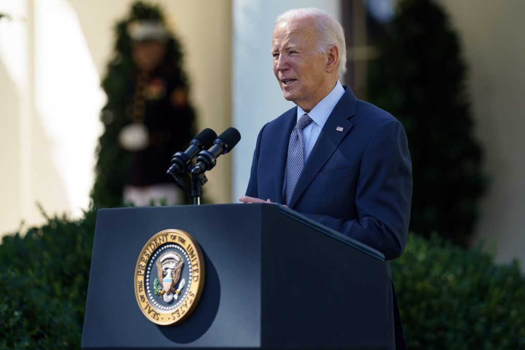 El presidente de EE.UU., Joe Biden, habla, este 11 de octubre de 2023, en la Casa Blanca, en Washington. EFE/Will Oliver