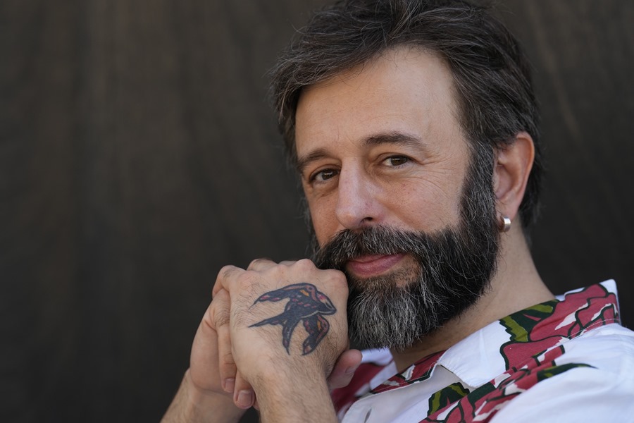 Nadal Suau gana el Premio Anagrama de Ensayo con un libro sobre la historia de los tatuajes