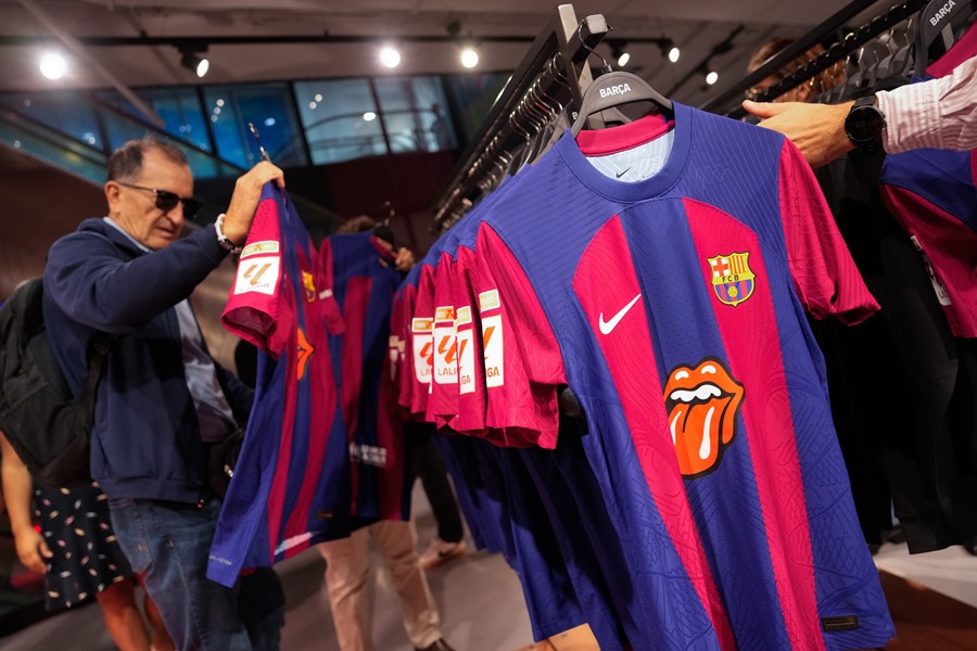 La camiseta de los Rolling Stones genera 'Satisfaction' entre los fans del Barcelona