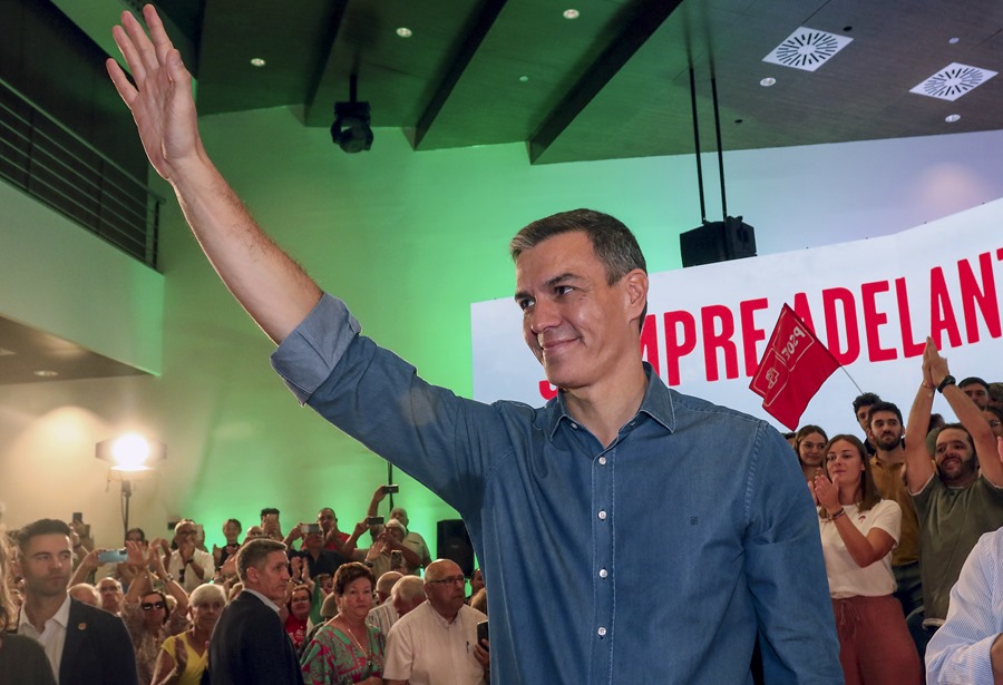 El presidente del Gobierno en funciones, Pedro Sánchez participa en un acto del PSOE celebrado en Granada