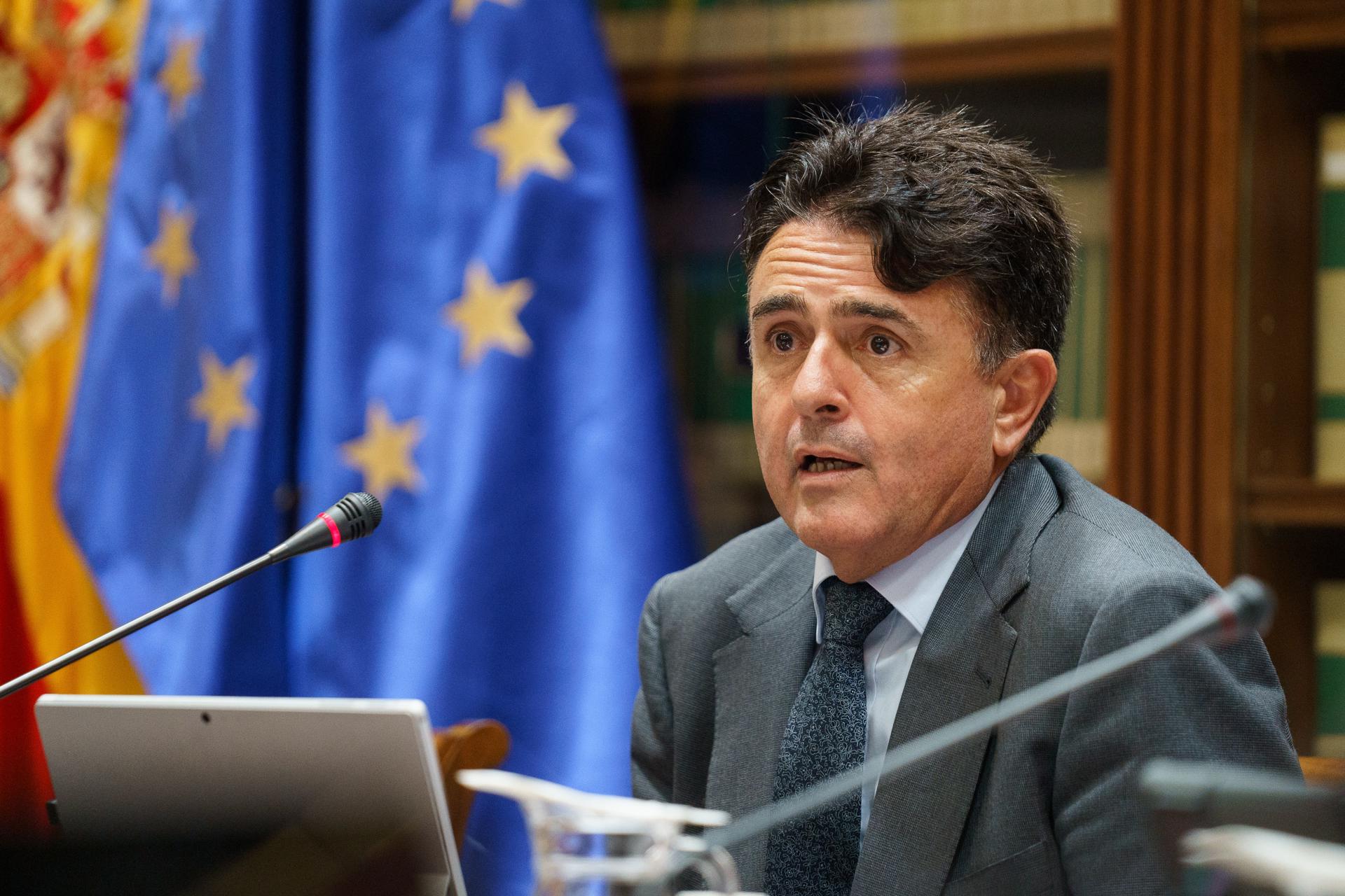 El presidente del Tribunal Superior de Justicia de Canarias, Juan Luis Lorenzo Bragado, presentó este lunes en comisión parlamentaria la memoria judicial de 2022. EFE/Ramón de la Rocha