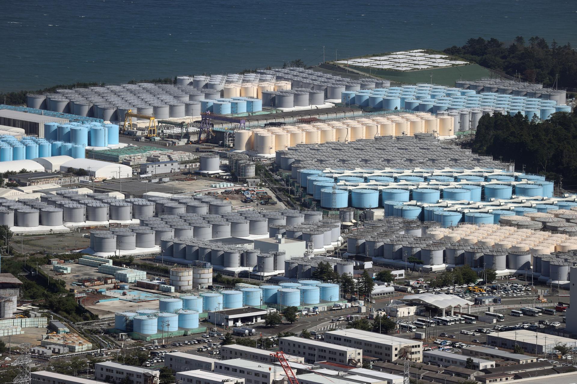 This aerial picture from a Jiji Press charter aircraft shows tanks containing radioactive water at the Fukushima Daiichi nuclear power plant in Okuma, Fukushima Prefecture, Japan, 24 August 2023 (issued 05 October 2023). On 05 October 2023, plant operator Tokyo Electric Power Company Holdings Inc. (TEPCO) started the second offshore discharge of treated radioactive water containing radioactive tritium diluted with a large amount of seawater from the Fukushima nuclear power plant into the Pacific Ocean. (Japón, Tokio) EFE/EPA/JIJI PRESS JAPAN OUT EDITORIAL USE ONLY