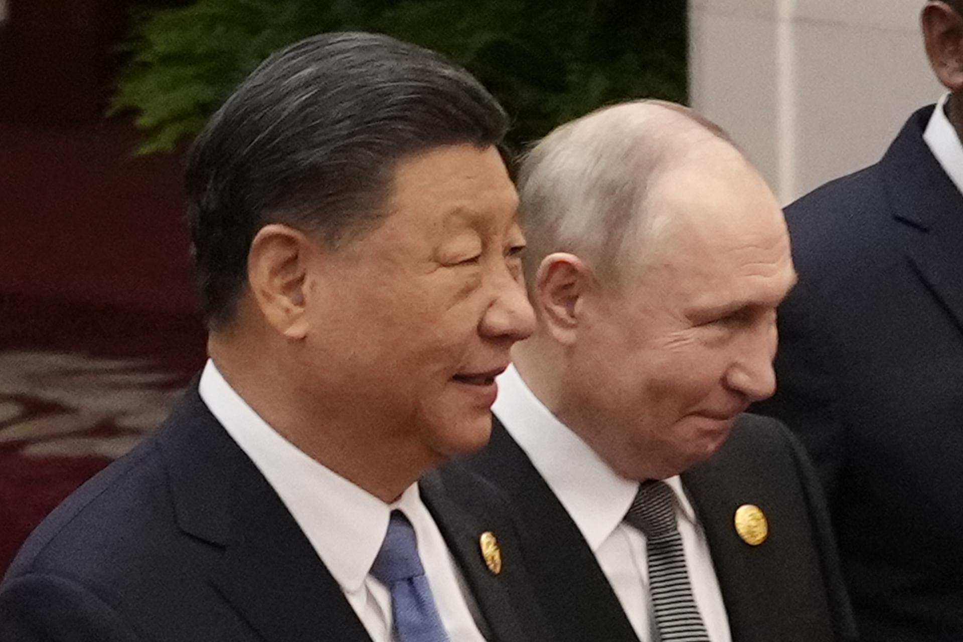 Chinese President Xi Jinping (L) and Russian President Vladimir Putin head to a group photo session at the Third Belt and Road Forum at the Great Hall of the People in Beijing, China, 18 October 2023. EFE-EPA/Suo Takekuma / POOL Pool Photo

