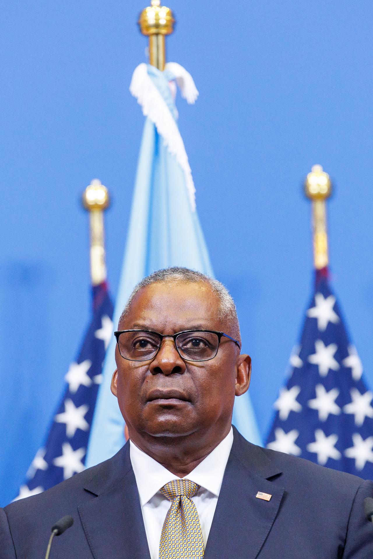 Brussels (Belgium), 11/10/2023.- US Secretary of Defense Lloyd J. Austin III speaks to the press after a meeting of the Ukraine Defense Contact Group at the end of the first day of a two-day NATO Defense Ministers Council meeting at the Alliance headquarters in Brussels, Belgium, 11 October 2023. (Bélgica, Ucrania, Bruselas) EFE/EPA/OLIVIER MATTHYS