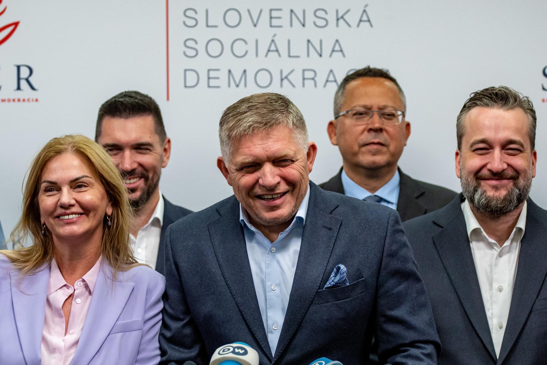 Slovak former Prime Minister and chairman of the Smer-SD party Robert Fico (C) talks to media after Slovakia's parliamentary elections at party's headquarters in Bratislava, Slovakia, 1 October 2023. EFE/EPA/MARTIN DIVISEK