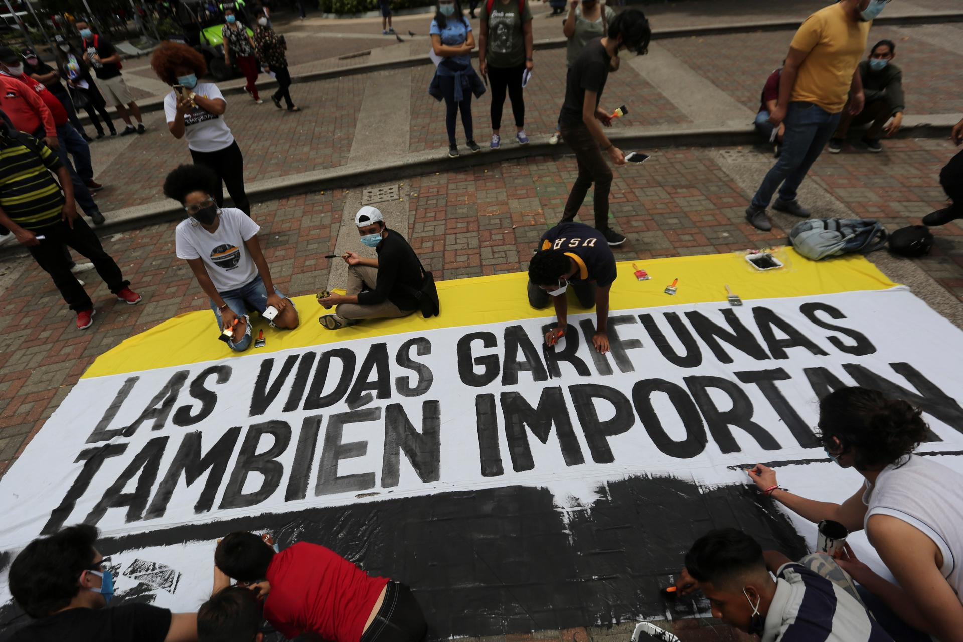 File photo of a group of young people during a sit-in demanding the clarification of the forced disappearance of five young people from the Garifuna community, in the Central Plaza of Tegucigalpa, September 4, 2020. EFE/Gustavo Amador