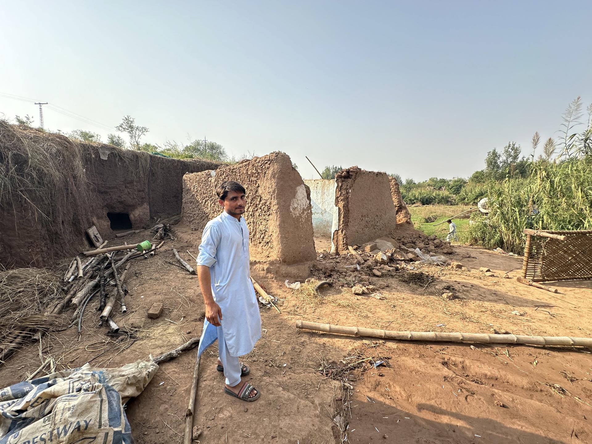 An Afghani refugee inspects the scene after Pakistani authorities demolished an Afghan refugees camp on the outskirts of Islamabad, Pakistan, 07 October 2023. EFE-EPA/SOHAIL SHAHZAD
