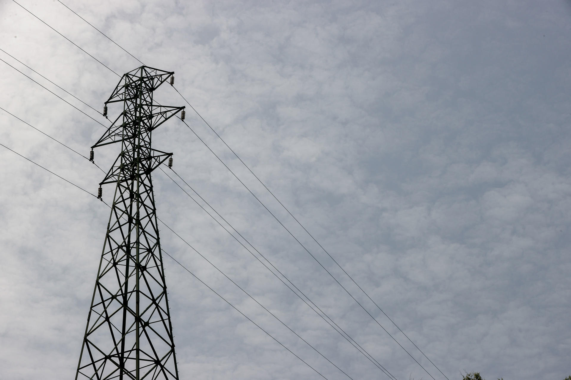 Una torre de red eléctrica, en una imagen de archivo. EFE/Luis Tejido