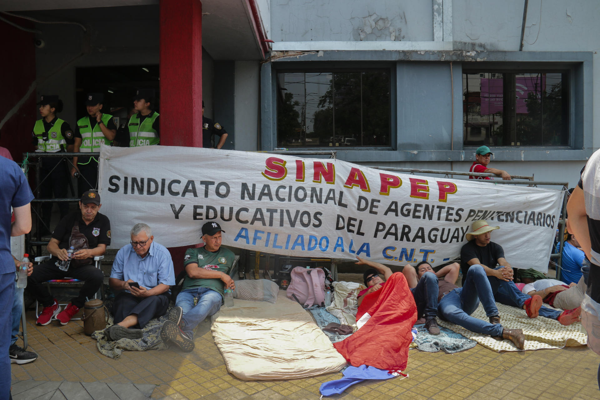 Prison officials remain on hunger strike in front of the headquarters of the Paraguayan Ministry of Justice, on October 23, 2023, in Asunción (Paraguay). EFE/ Rubén Peña