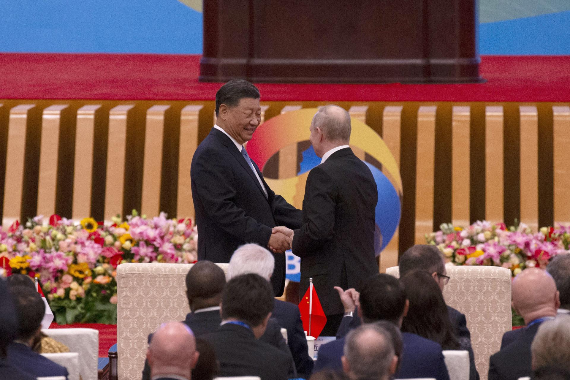 Chinese President Xi Jinping (L) and Russian President Vladimir Putin shake hands during the opening ceremony of the Third Belt and Road Forum for International Cooperation in Beijing, China, 18 October 2023. EFE-EPA/ANDRES MARTINEZ CASARES