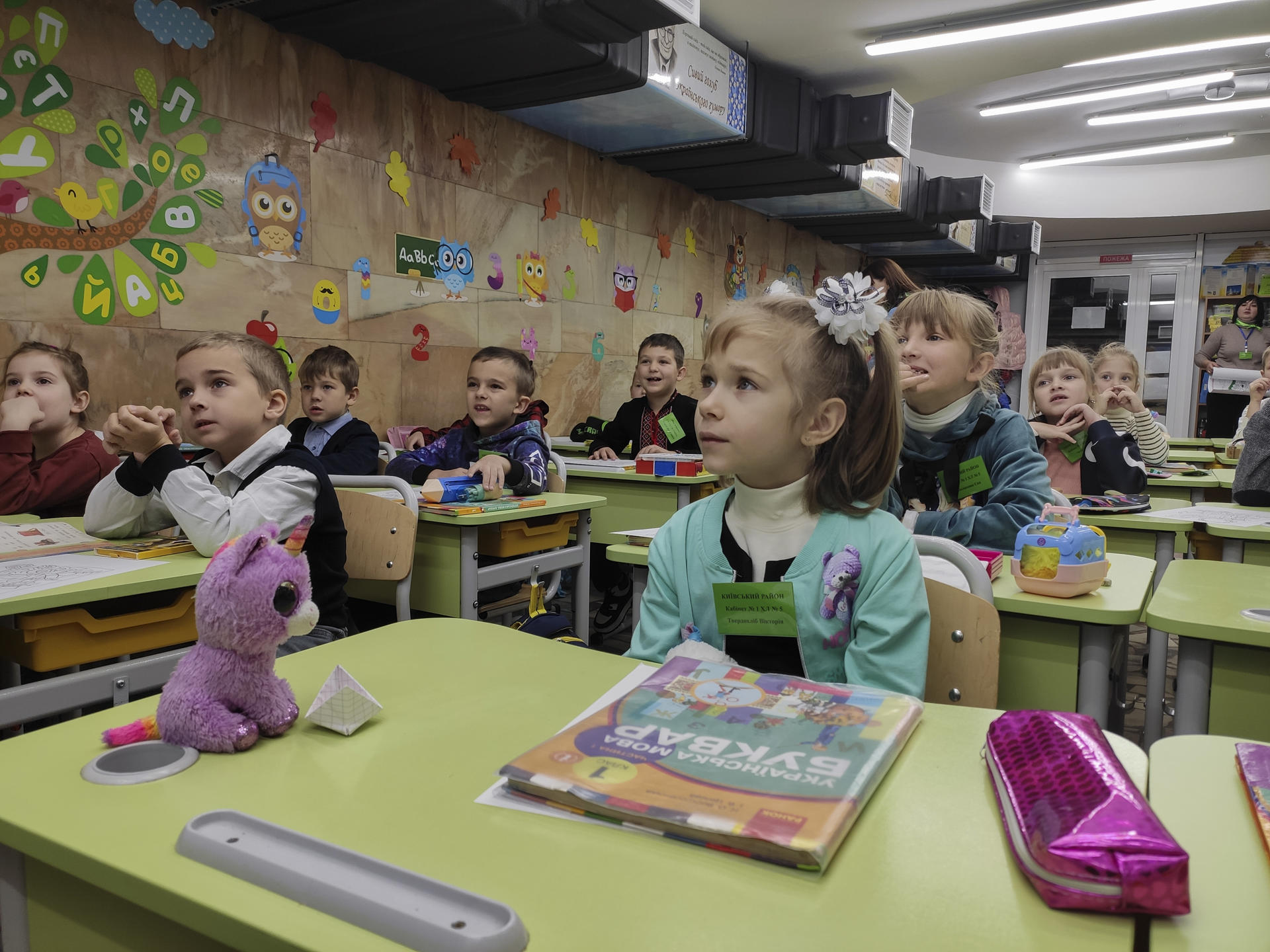 KHARKIV, 10/24/2023.- Some metro stations in Kharkiv have partly become makeshift classrooms for hundreds of children who have no other safe option for a face-to-face school education amid Russian attacks on the city 30 kilometers from the border. EFE/ Rostyslav Averchuk