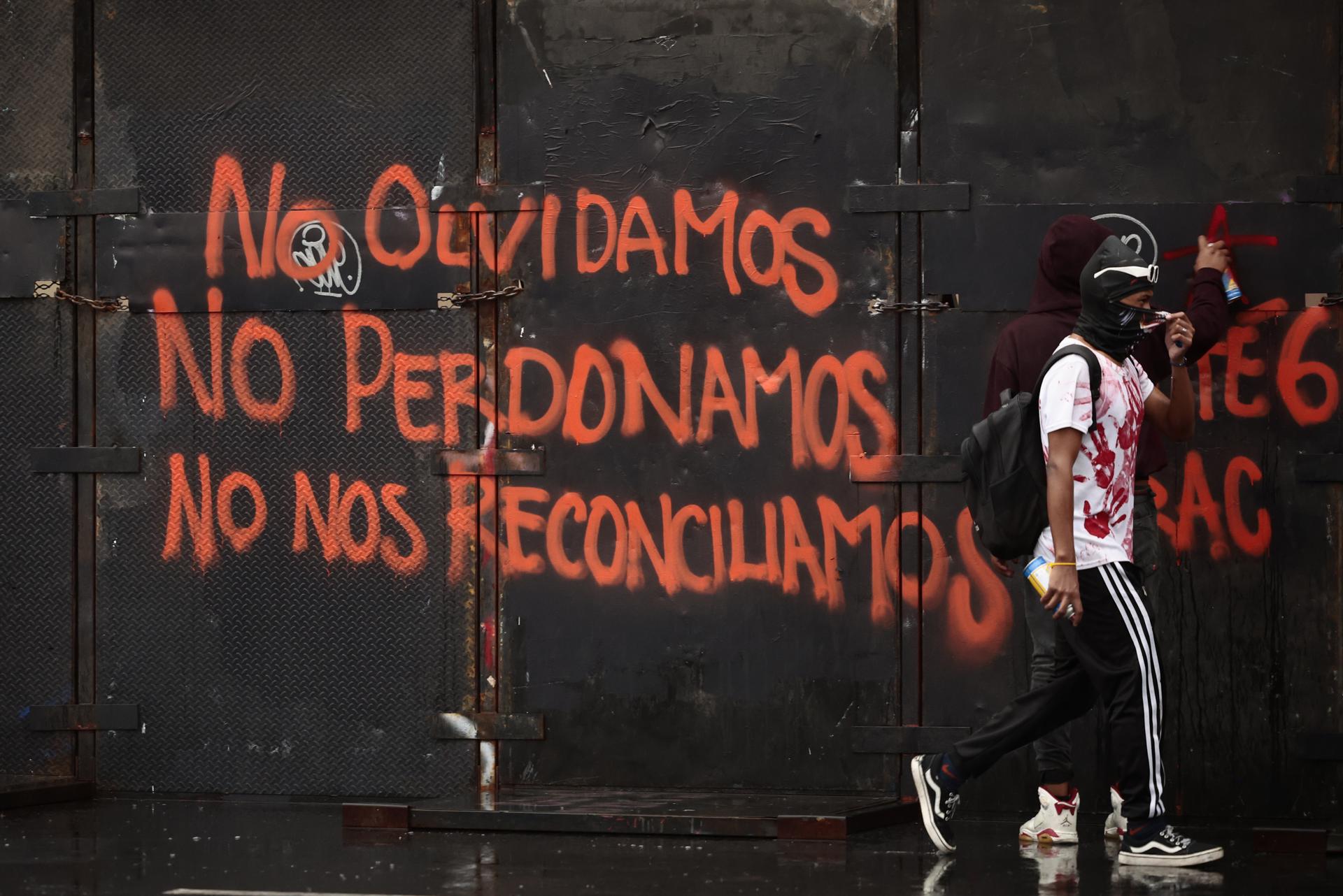 Citizens protest for the 55th anniversary of the Tlatelolco massacre, in Mexico City, Mexico, on Oct. 2, 2023. EFE/José Méndez

