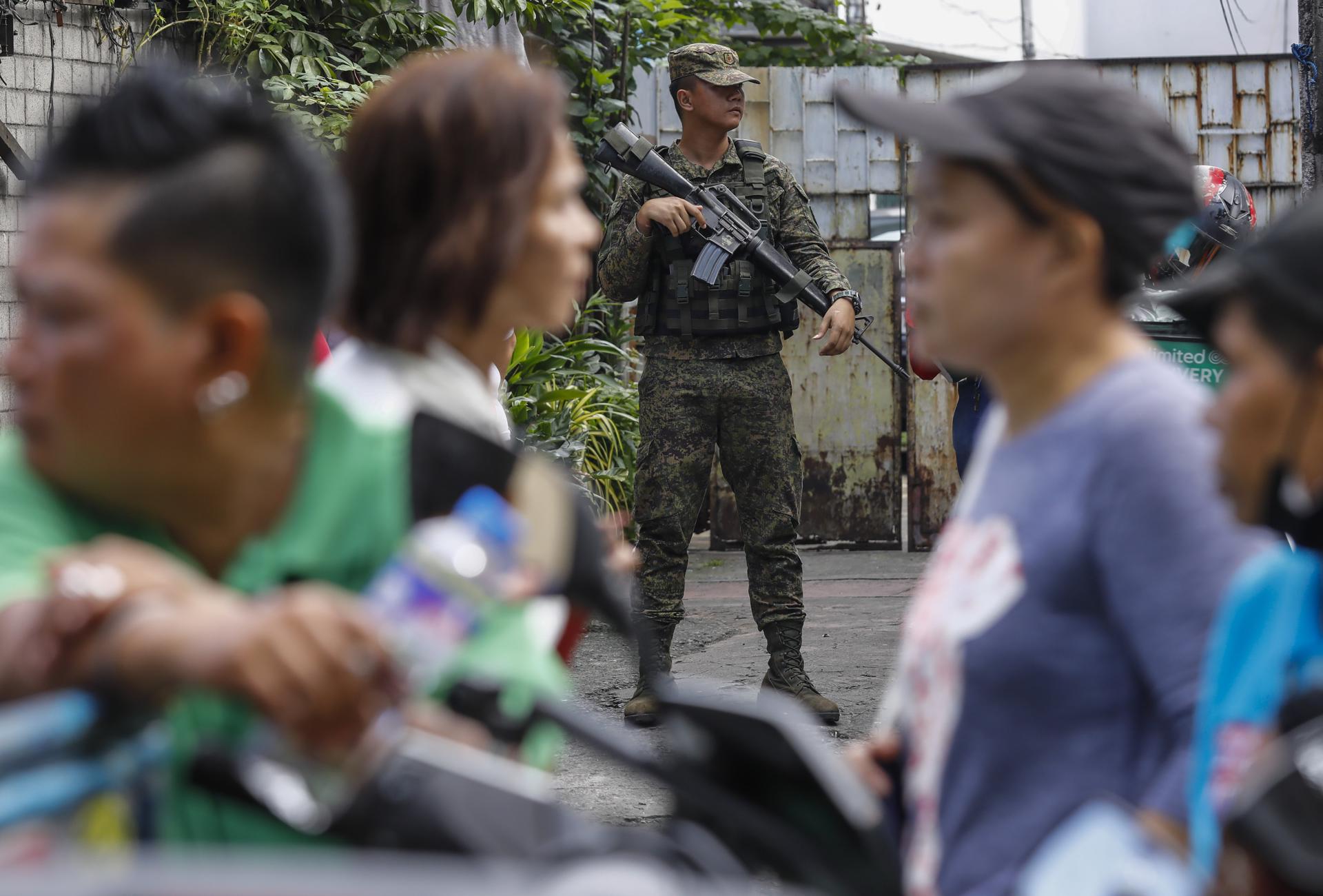 A Philippine Army soldier keeps watch across the road from the Pasong Tamo Elementary School, a pilot venue for the automated system of the Barangay and Sangguniang Kabataan (village and youth council) elections in Quezon City, Metro Manila, Philippines 30 October 2023. EFE/EPA/ROLEX DELA PENA