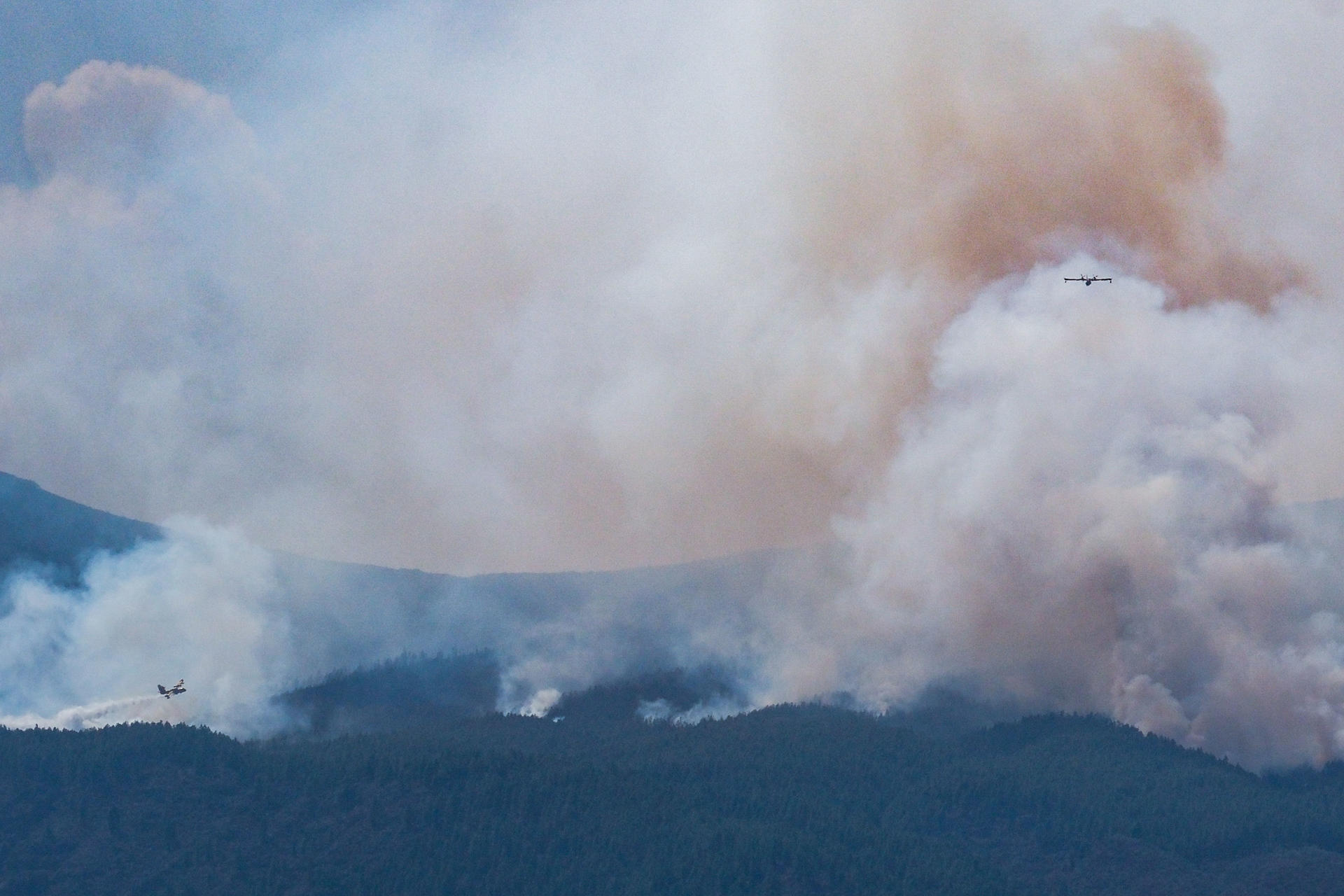 Imagen de archivo del incendio forestal declarado en agosto en Tenerife. EFE/Alberto Valdés