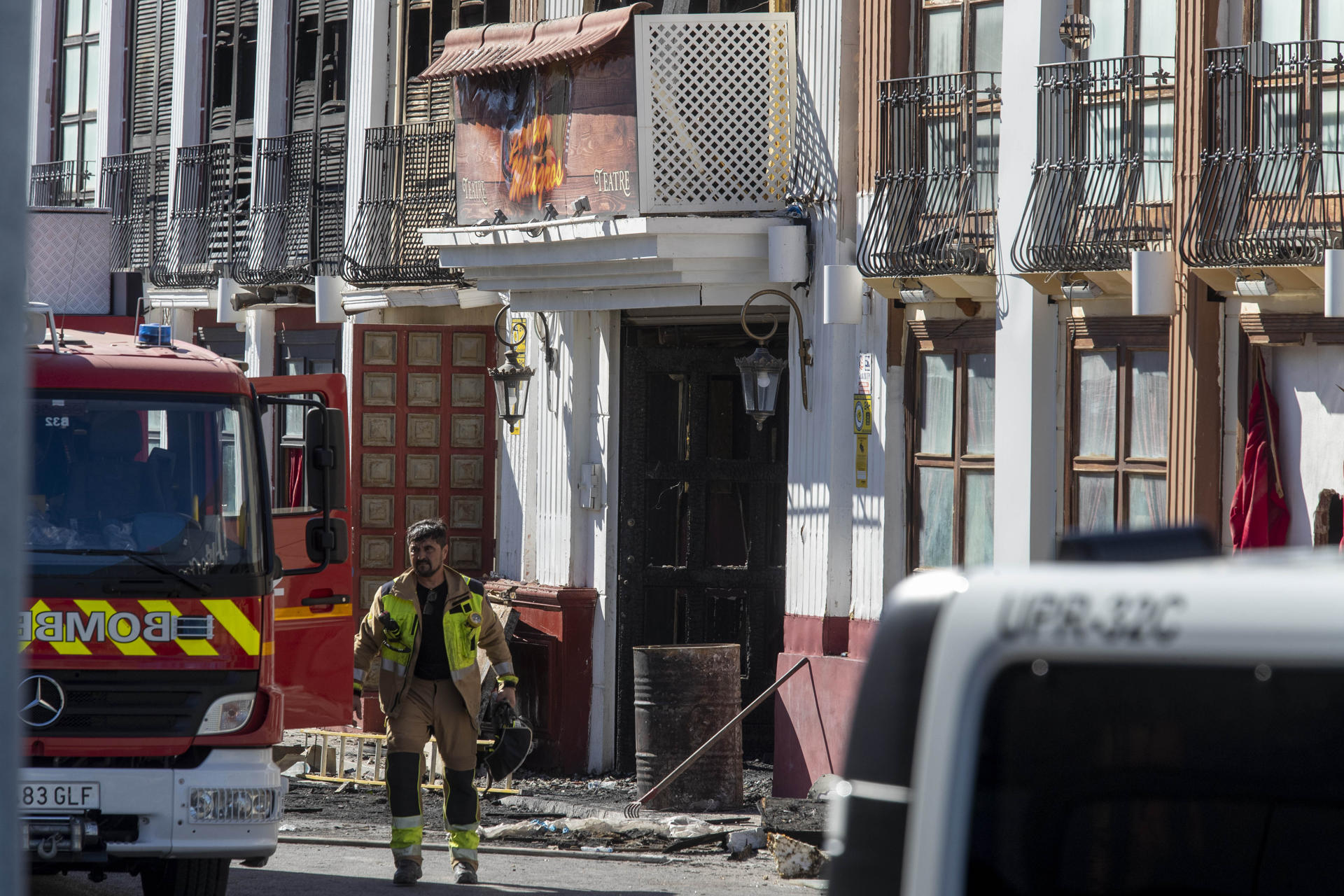 A firefighter outside the La Fonda nightclub in Murcia, Spain, 2 October 2023, after the fire Sunday in which thirteen people died. EFE /Marcial Guillén