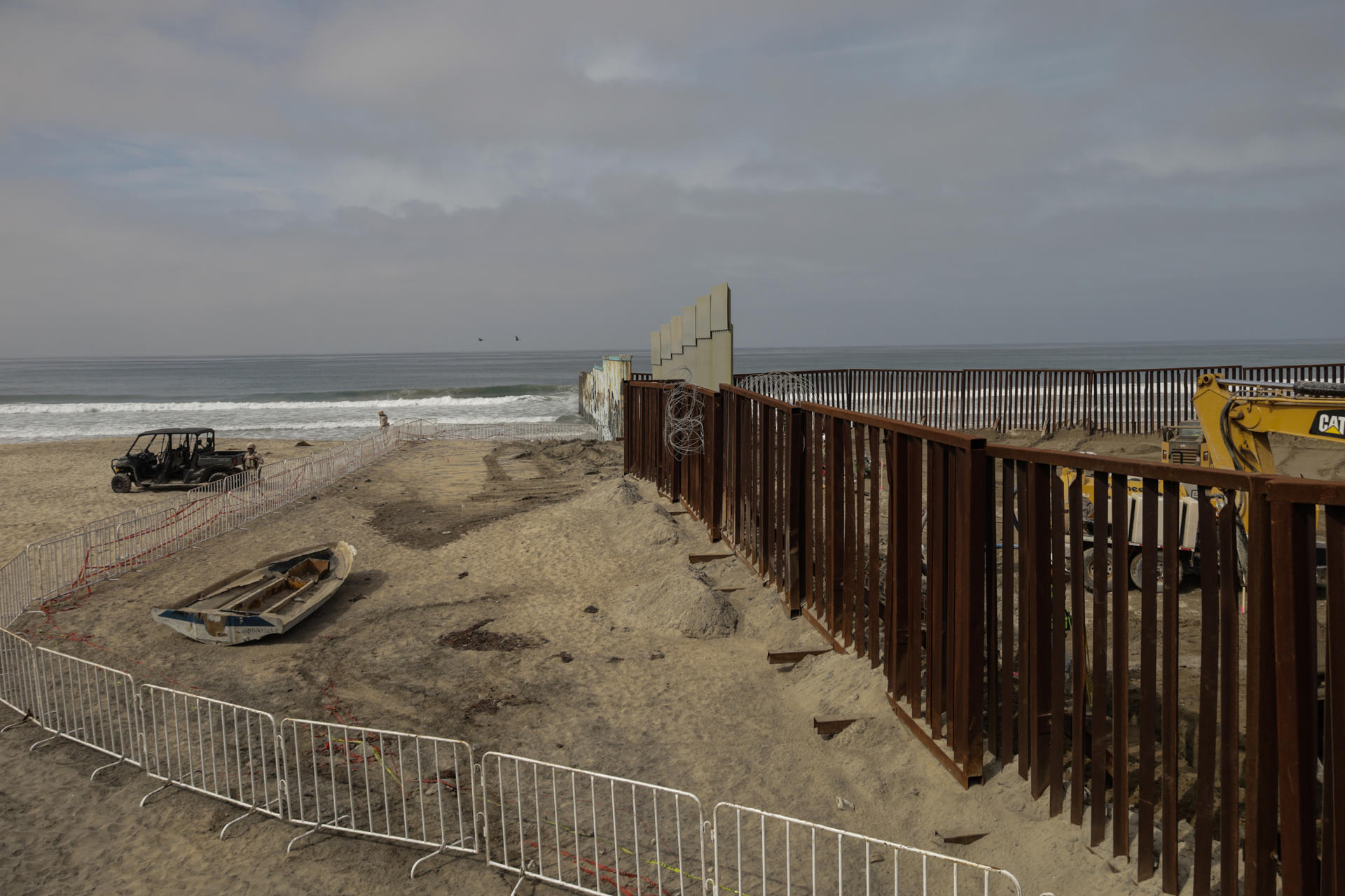 View of the border wall work on the beaches of Tijuana, Baja California (Mexico). EFE/Joebeth Terríquez