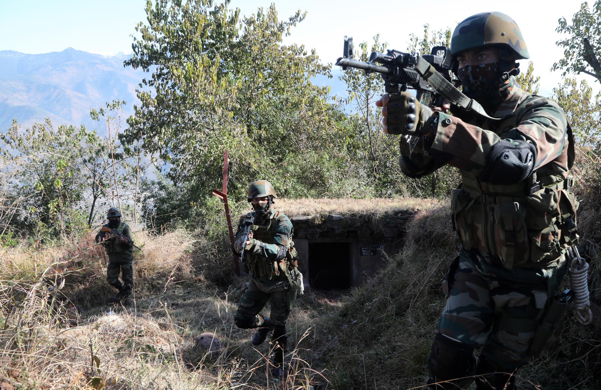 Indian Army soldiers patrol along the border fence at India-Pakistan Line of Control (LoC) on the forward post of Poonch district about 250 KM from Jammu, India, 16 December 2020 (issued 19 December 2020). EFE-EPA FILE/JAIPAL SINGH