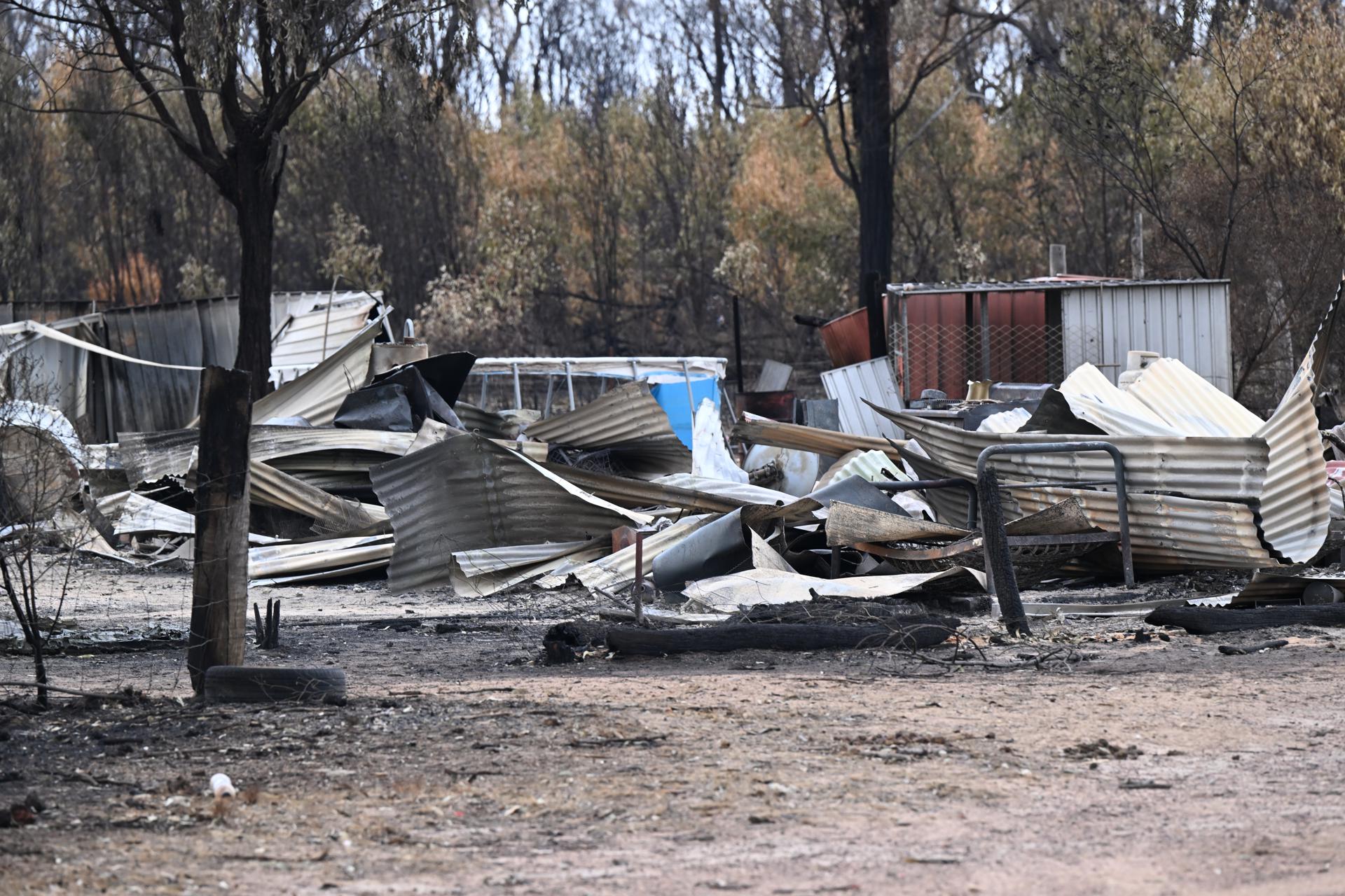 A view of damage at a property after being destroyed by bushfires near the town of Tara, Queensland, Australia, 31 October 2023. EFE-EPA/DARREN ENGLAND AUSTRALIA AND NEW ZEALAND OUT
