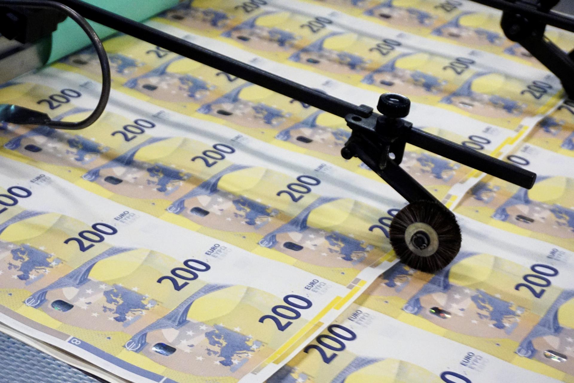 (FILE) 200 euro banknotes that entered in circulation in May 2019 EFE/ Jorge Ortiz