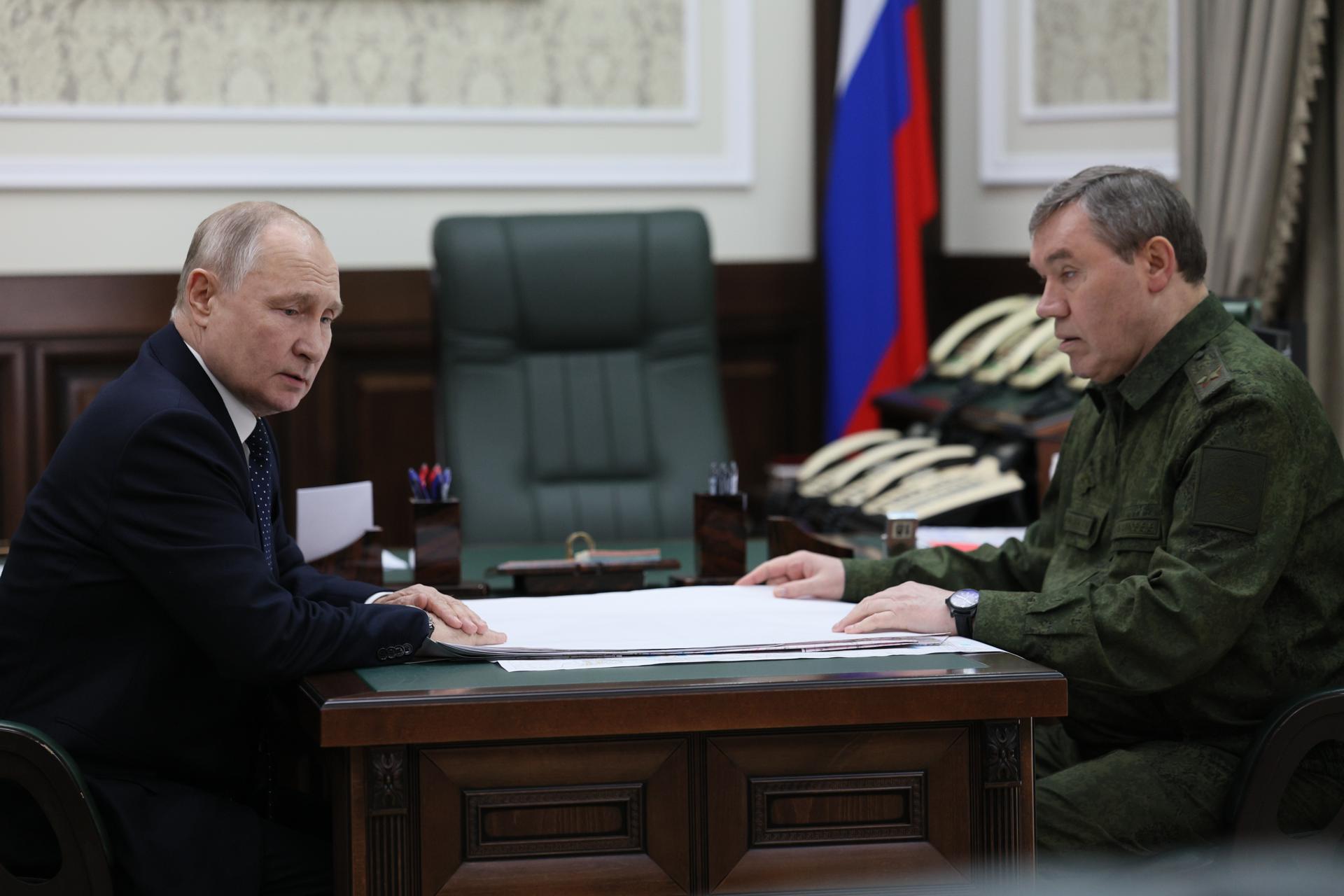 Russian President Vladimir Putin (L) speaks with the Chief of the General Staff of the Armed Forces of the Russian Federation, Valery Gerasimov, in the headquarters of the Russian Armed Forces in Rostov-on-Don, Russia, 20 October 2023. EFE/EPA/GAVRIIL GRIGOROV/KREMLIN / POOL MANDATORY CREDIT
