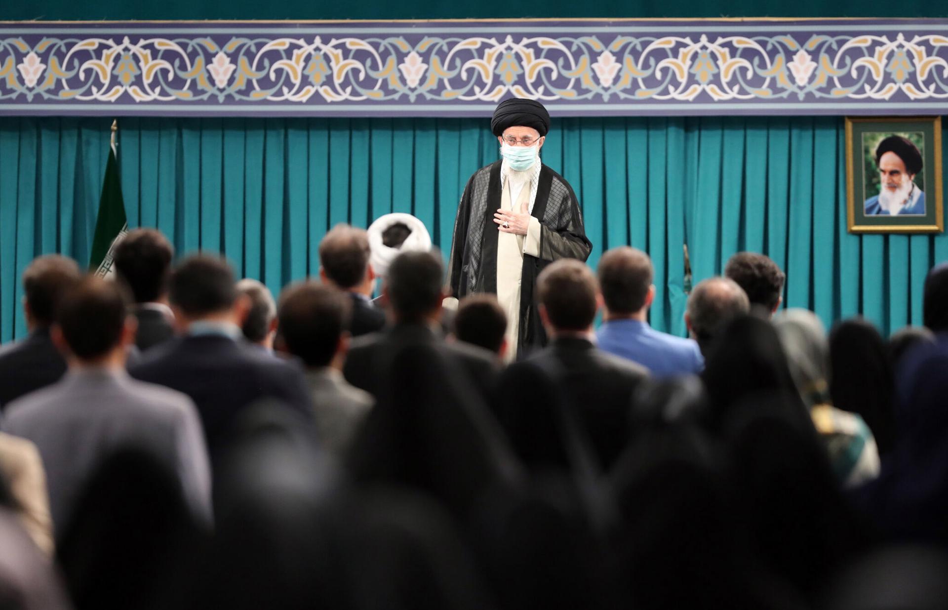 A handout photo made available by the Iranian supreme leader's office shows Iranian supreme leader Ayatollah Ali Khamenei speaking to academic elites in Tehran, Iran, 19 October 2022. EFE-EPA FILE/SUPREME LEADER OFFICE HANDOUT HANDOUT EDITORIAL USE ONLY/NO SALES