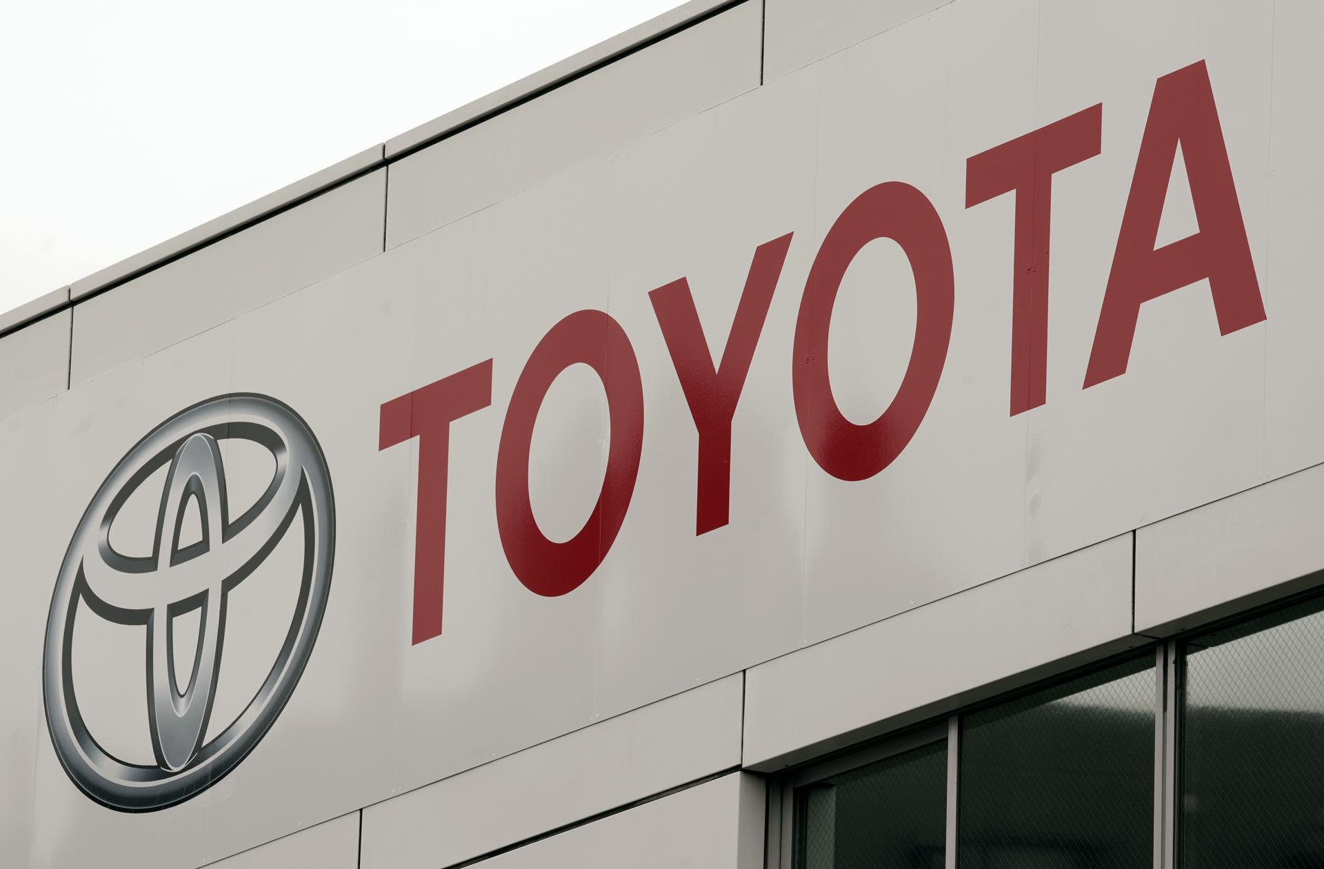 The logo of Toyota Motor is seen at a dealer in Tokyo, Japan, 12 May 2020. EFE-EPA FILE/KIMIMASA MAYAMA
