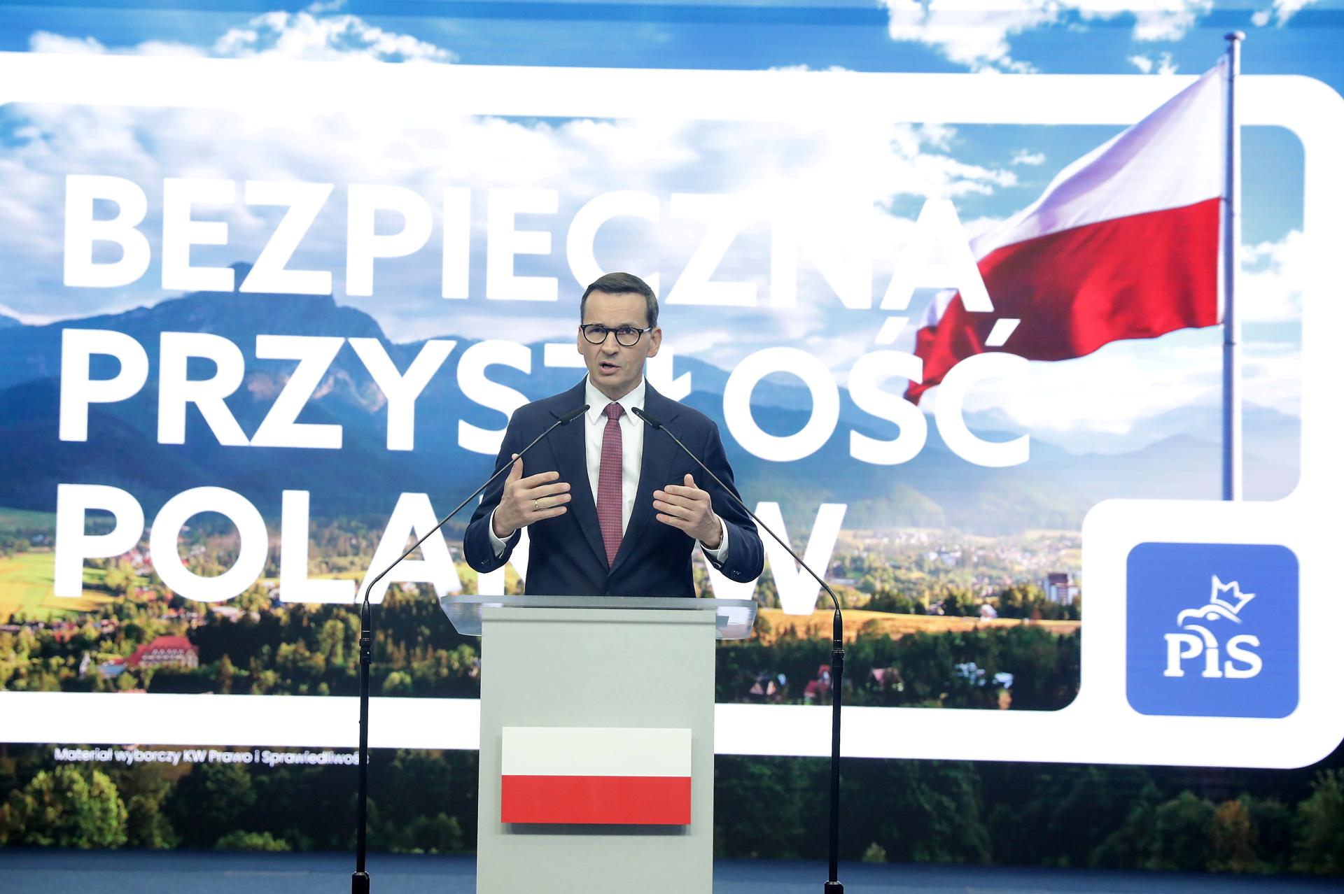 Polish Prime Minister Mateusz Morawiecki speaks during a press conference at the Law and Justice (PiS) ruling party headquarters in Warsaw, Poland, 10 October 2023. EFE-EPA/Tomasz Gzell POLAND OUT/FILE