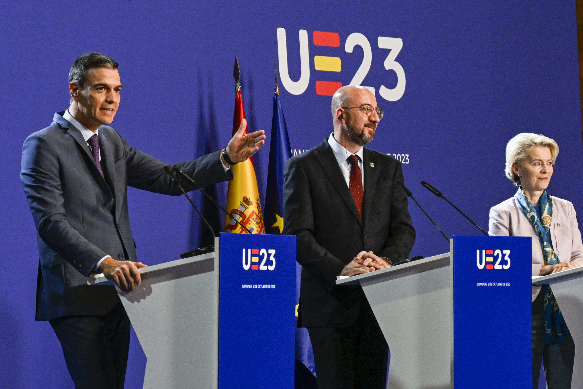 (L-R) Spanish Acting Prime Minister Pedro Sanchez, President of the EU Council Charles Michel, and President of the EU Commission Ursula Von Der Leyen deliver statements at a joint press conference following the informal meeting of heads of state and government of the EU-27 held in Granada, Spain, 06 October 2023. EFE/ Miguel Angel Molina