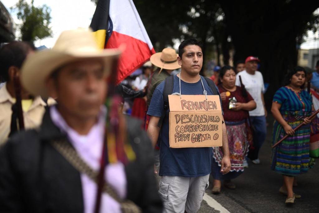 Vista de una protesta en la que se pide la renuncia de la fiscal general de Guatemala, Consuelo Porras, en una fotografía de archivo. EFE/ Edwin Bercián