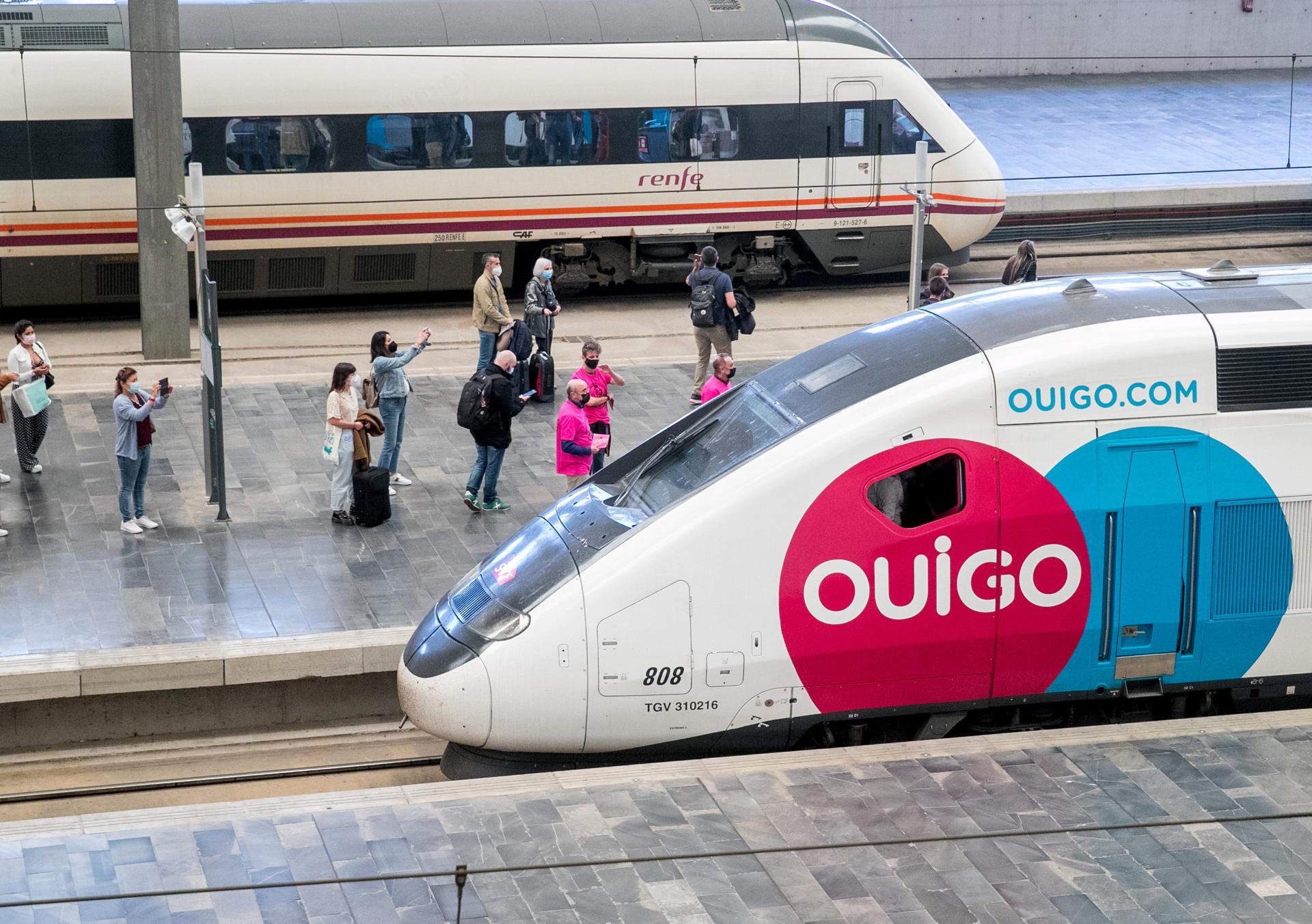 Imagen de archivo de un tren Ouigo, la marca de bajo coste de la operadora ferroviaria francesa SNCF. EFE/Javier Cebollada