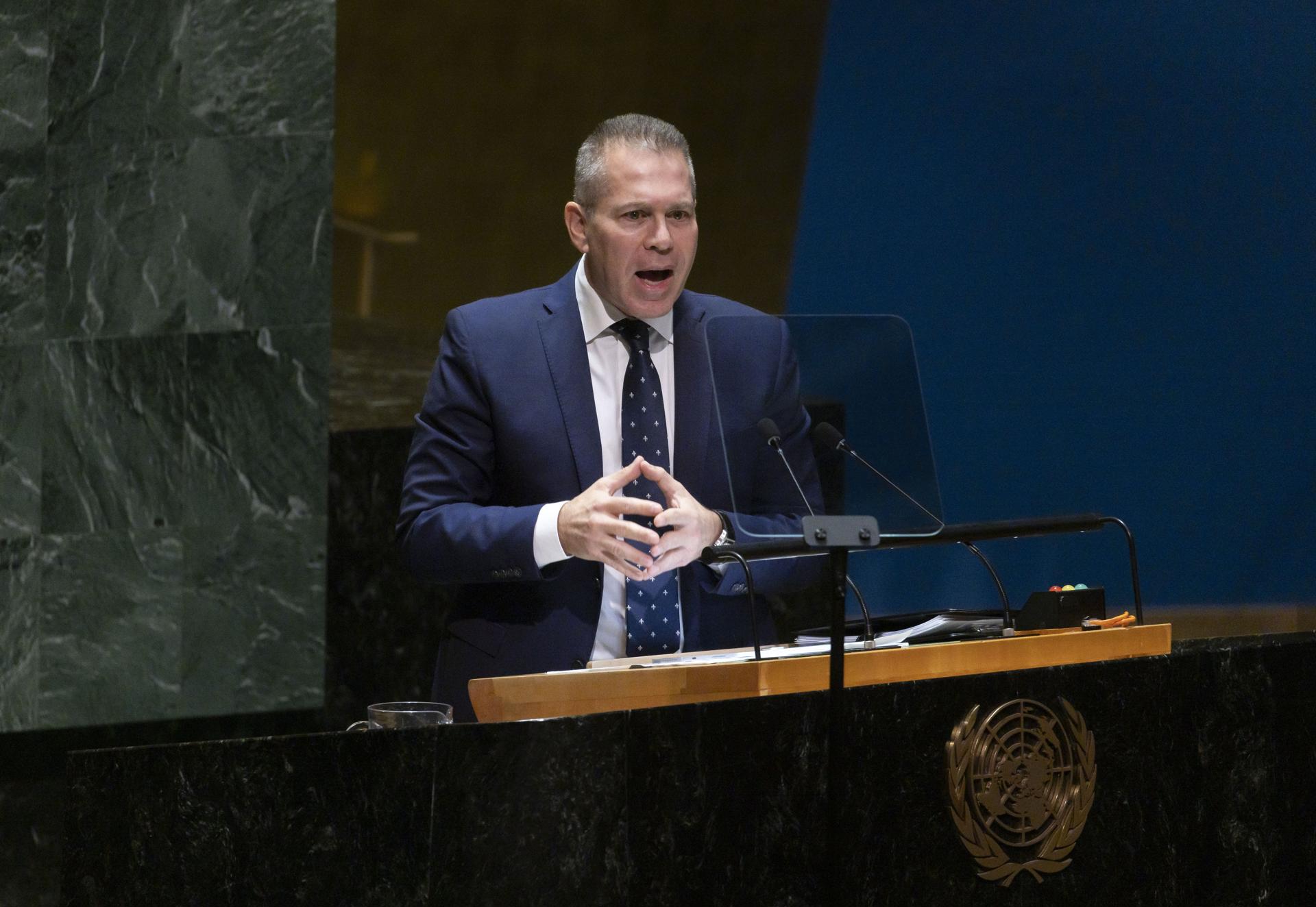 El embajador de Israel ante las Naciones Unidas, Gilad Erdan, en una sesión de emergencia de la Asamblea General de la ONU, este 26 de octubre de 2023. (Nueva York) EFE/ EPA/Justin Lane