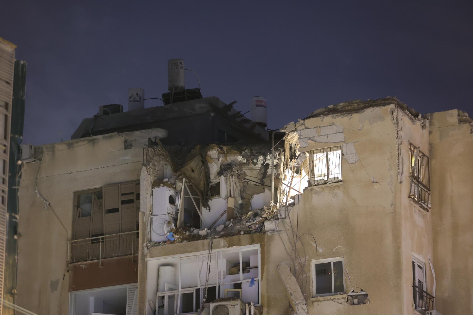 The upper floor of a residential building is severely damaged after a rocket apparently fired from Gaza hit the building in Tel Aviv, Israel, 07 October 2023. EFE/EPA/ABIR SULTAN

