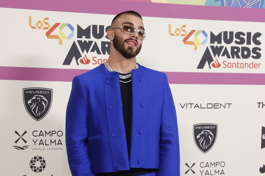 El artista musical Manuel Turizo posa a su llegada a la gala los 40 Music Awards Santander 2023