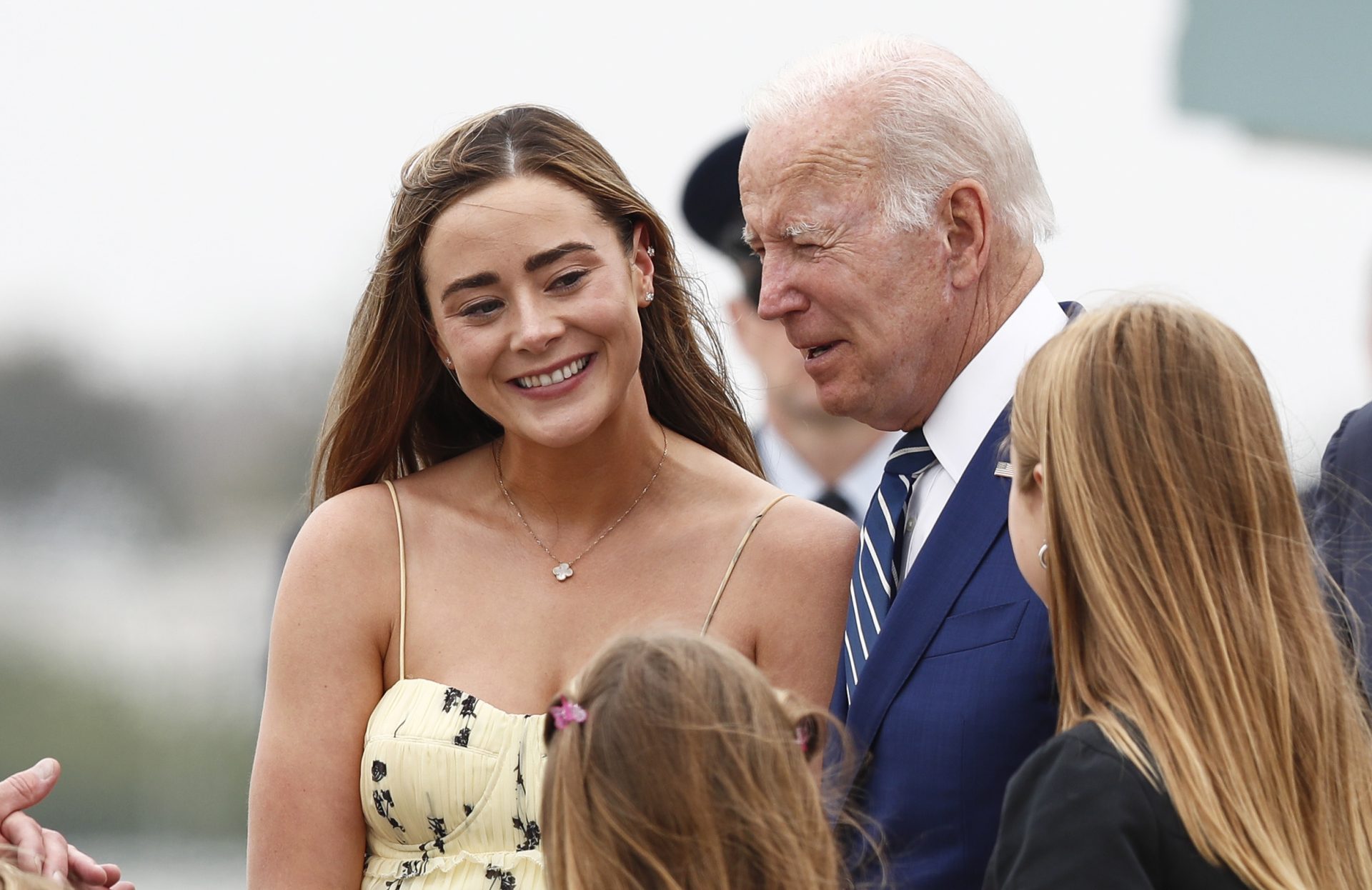 Unidos, Joe Biden (d) y su nieta Naomi Biden.