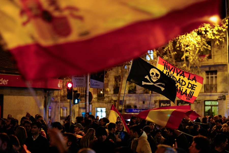 Unas 1.000 personas mantienen las protestas contra la amnistía en Madrid
