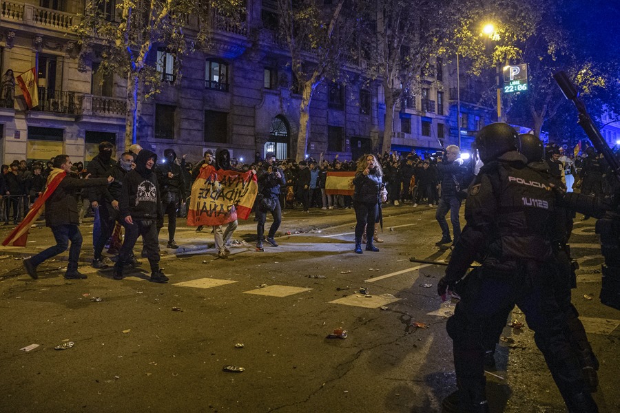 Altercados tras la manifestación convocada contra la amnistía, este martes frente a la sede del PSOE en Ferraz, en Madrid