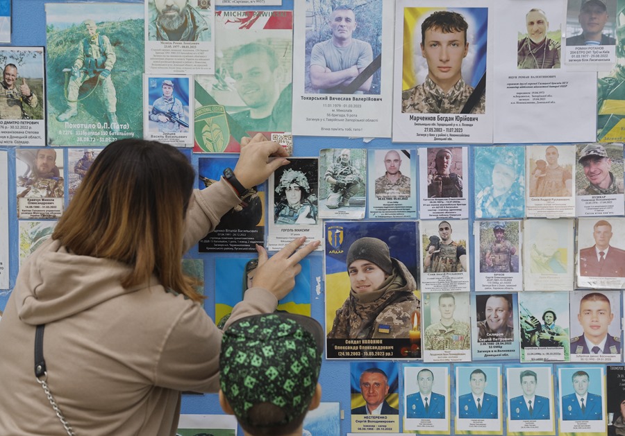 Muro de la memoria de los defensores caídos de Ucrania en la guerra con Rusia