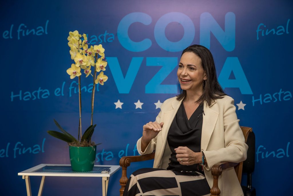 La opositora venezolana María Corina Machado ofrece una entrevista a EFE el 8 de noviembre de 2023, en Caracas (Venezuela). EFE/ Miguel Gutiérrez