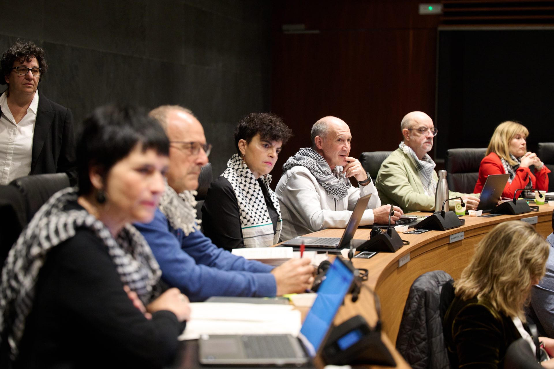 El Parlamento de Navarra insta al cumplimiento de la legalidad internacional en Gaza