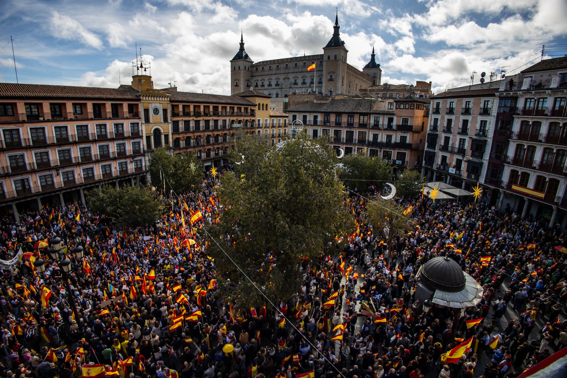 Miles de personas protestan en Castilla-La Mancha contra la amnistía