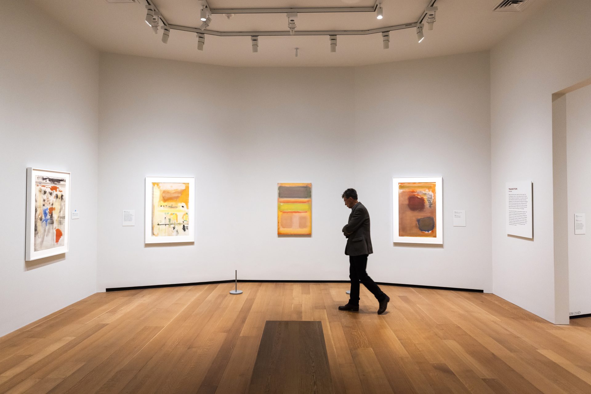 Vista de una sala de exhibición en la National Gallery de Washington con obras de Mark Rothko, el 15 de noviembre de 2023. EFE/ Jim Lo Scalzo
