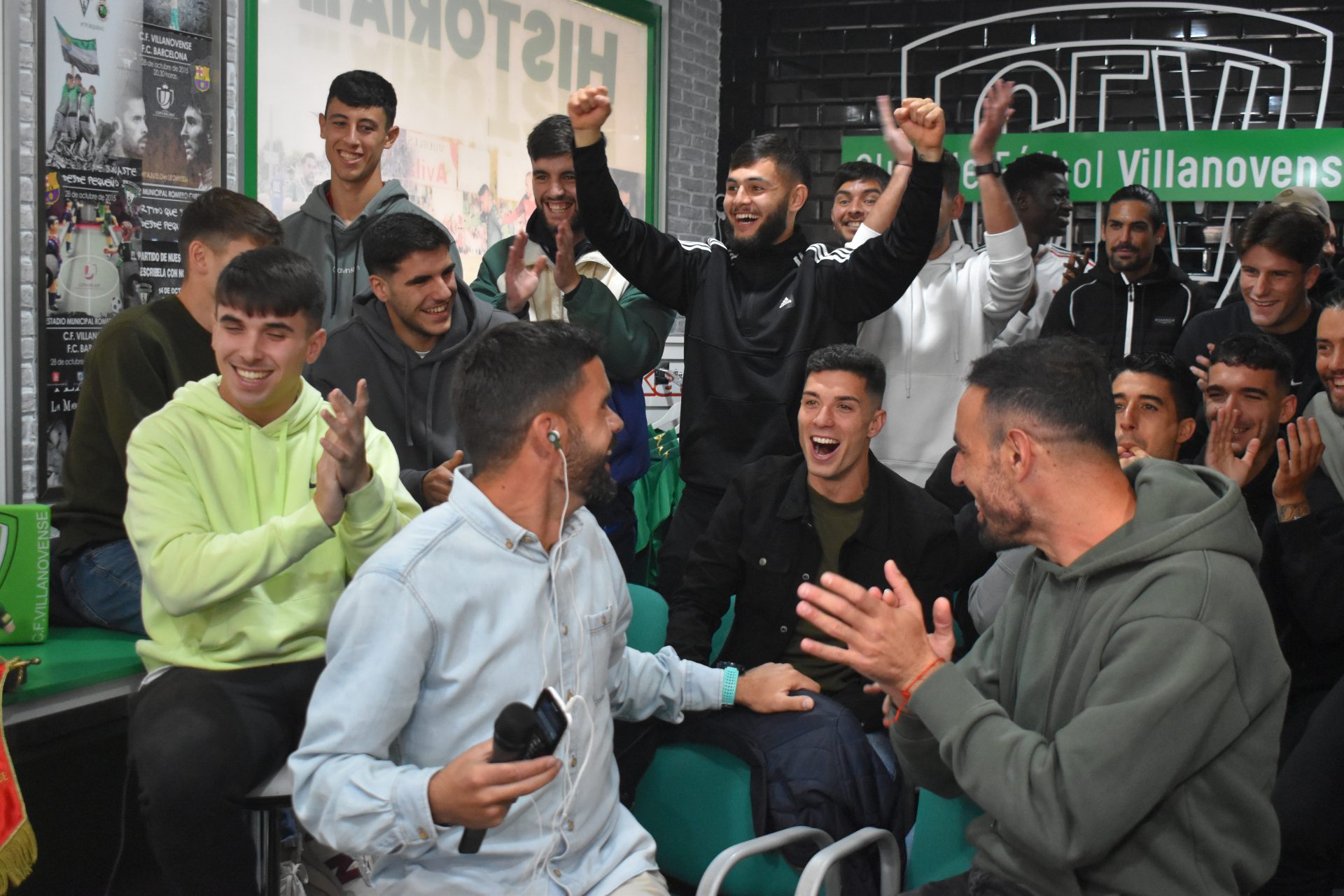 Los jugadores del Cf Villanovense reciben con alegría haber quedado emparejados con el Real Betis en la segunda ronda de la Copa del Rey EFE/SAMUEL SÁNCHEZ