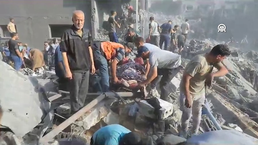 Captura de la emisión de televisión de Anadolu TV del bombardeo de Israel contra el campo de refugiados de Yabalia, el martes en el norte de la Franja de Gaza.