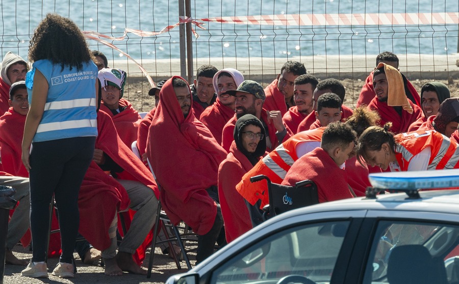 La Salvamar Al Nair ha rescatado este domingo a 49 personas de origen magrebí al este de Lanzarote